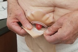 Připevněte sáček k podložce.